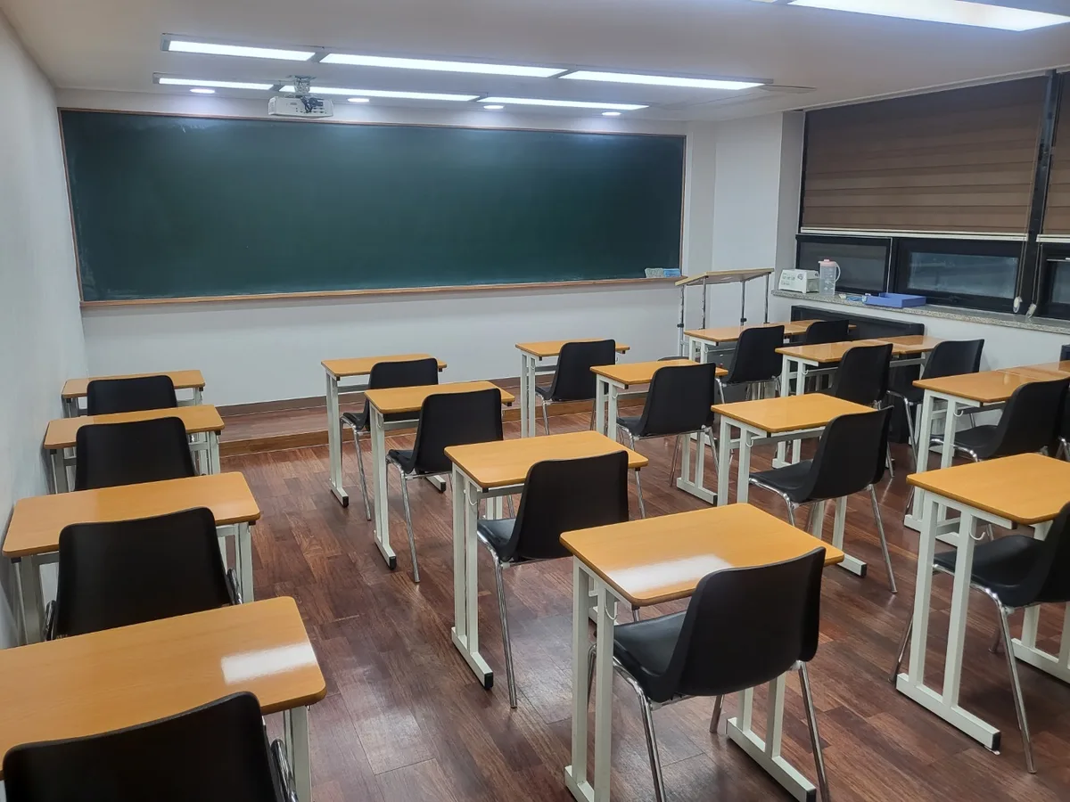 문경시 모전동 스터디룸 미팅룸 장비 주변 정밀 위생청소 사례 - 행진크린