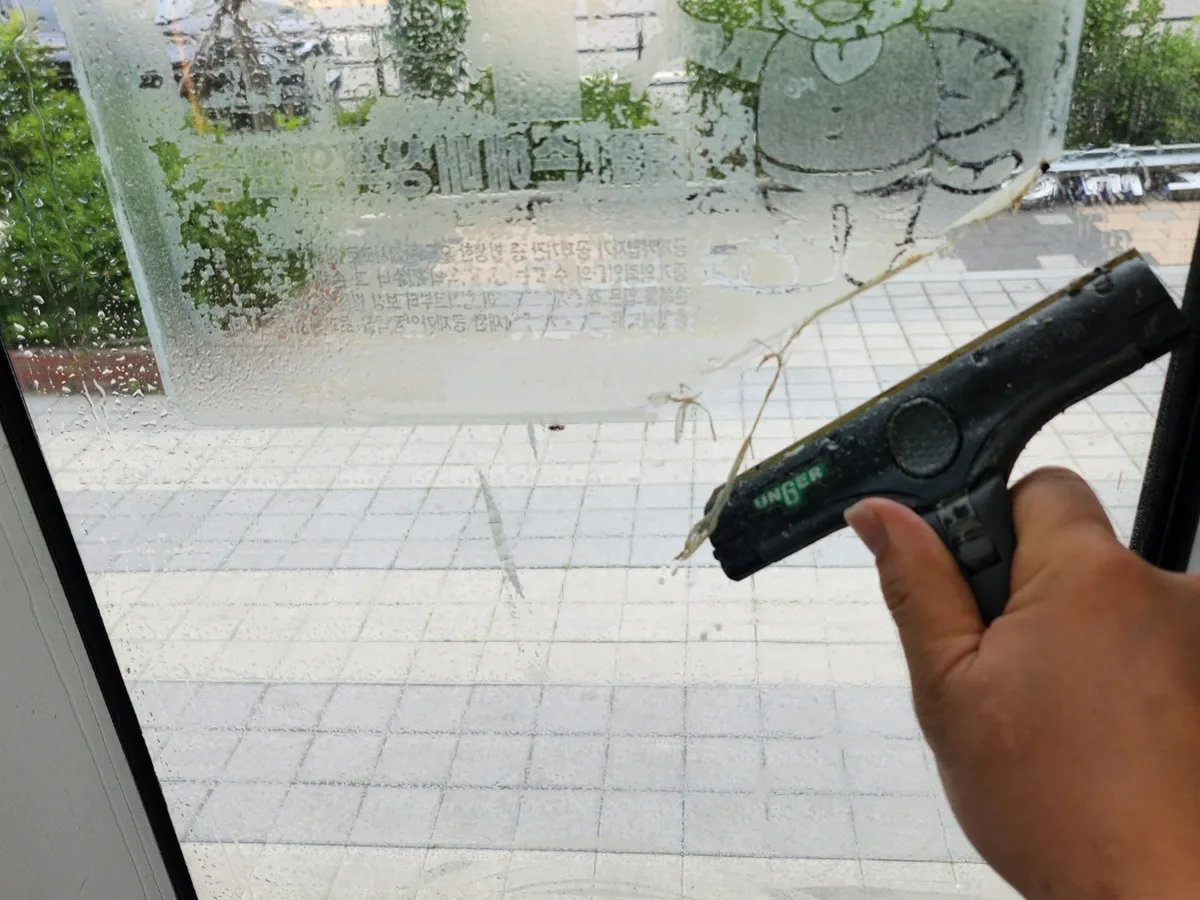 예천군 용궁면 사무실 블라인드 쇼윈도 위생청소 사례 - 행진크린