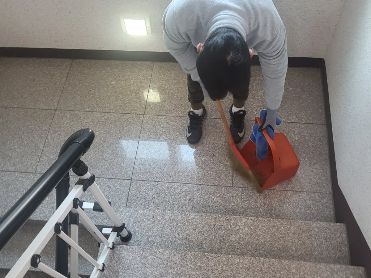 청송군 주왕산면 빌라 공동현관 장비 주변 정밀 위생청소 사례 - 행진크린